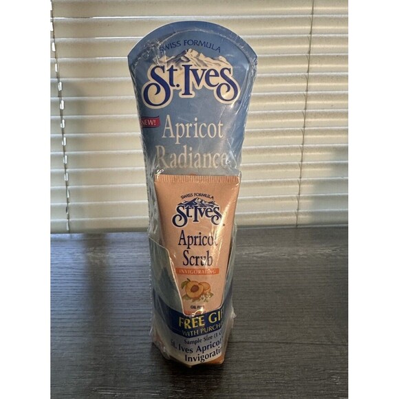 St Ives Swiss Apricot Radiance Moisture Rich Cream Cleanser Oil‎ Free 6.5oz - Picture 1 of 5
